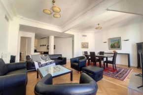 Bright air-conditioned flat in the city centre